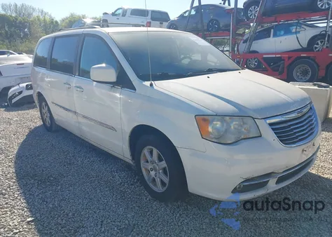 2011 Chrysler Town & Country Touring z USA, uszkodzony, nr VIN 2A4RR5DG2BR771273